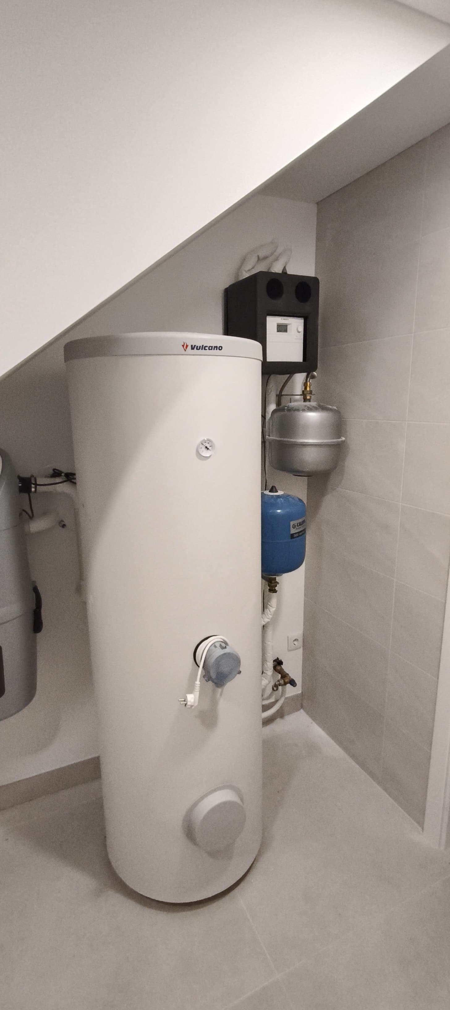 Acumulador com filtro de água