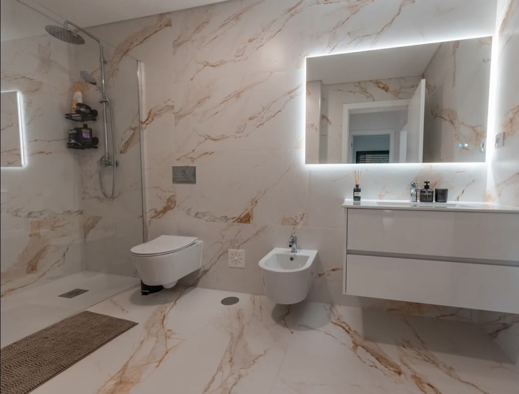 Casa de banho de luxo — moradia em Portugal