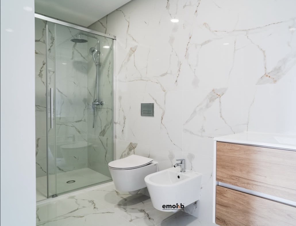 Casa de banho de luxo — moradia em Portugal